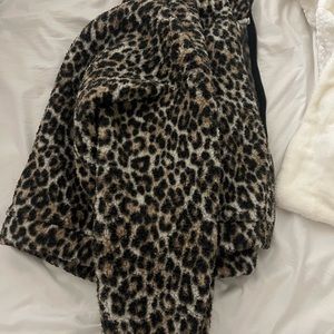 It’s super comfortable. American eagle. Size small good condition